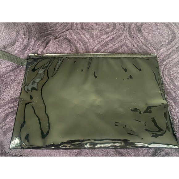NEW GUESS Women's Black Patent Leather Envelope Zip Wristlet Purse-Vintage - Picture 3 of 4